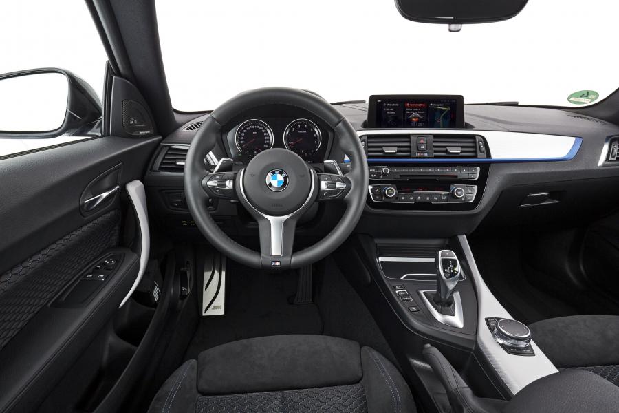 Торпедо BMW M240i xDrive Coupe 2017 года  (WW) (фото 84 из 116)